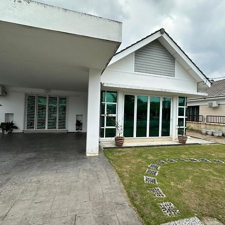 Aswadhuda Homestay Seri Iskandar Dış mekan fotoğraf